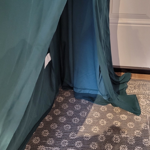 Maxi bridesmaid dress in Emerald - Picture 2 of 4